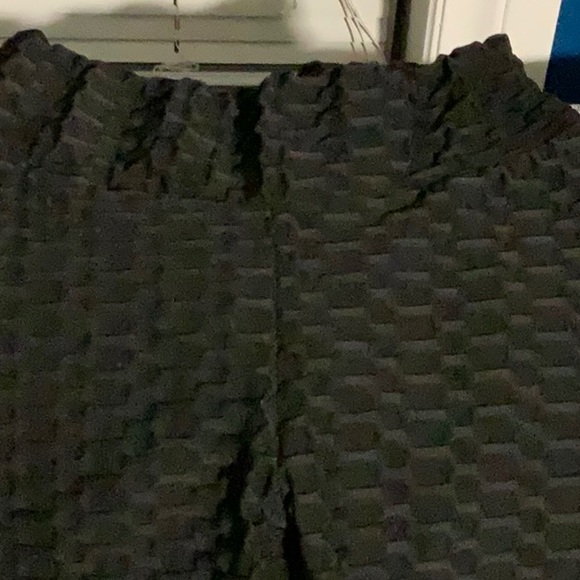 TIK TOK STYLE LEGGINGS… Size Lg, Black..🌺 - Picture 3 of 3